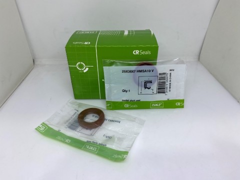Фото1 Сальник армированный с пружинкой 25x38x7 HMSA10 V SKF